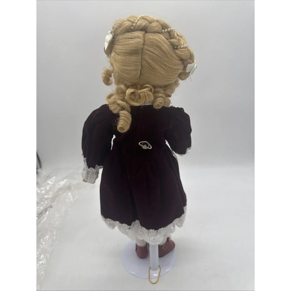 Animated Christmas Carol Doll‎
